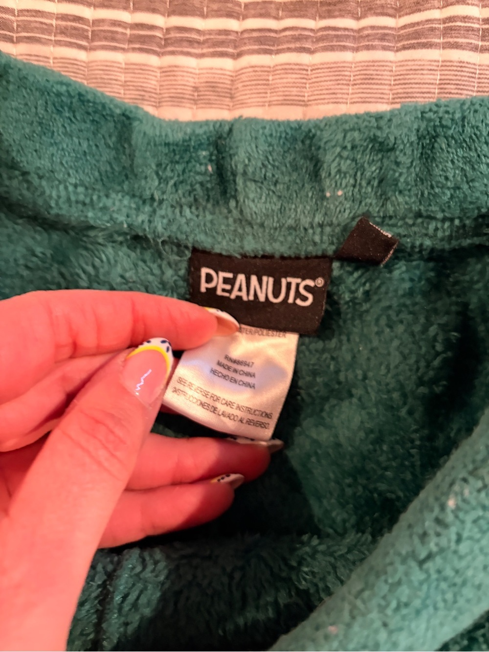 Peanuts Plush Green Women’s Large Shorts - Picture 5 of 7